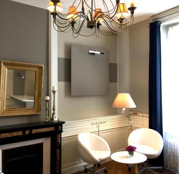 住宿加早餐  La Maison De Famille