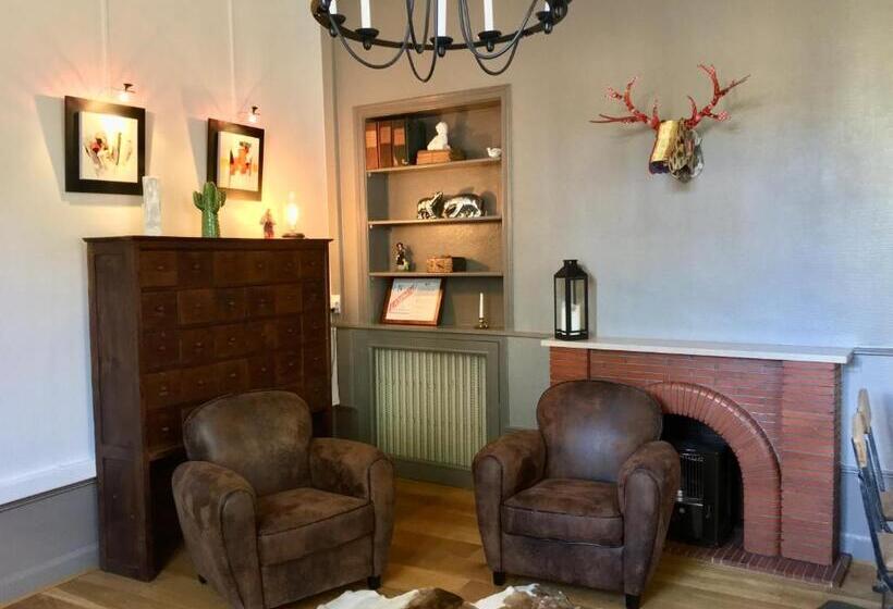 住宿加早餐  La Maison De Famille