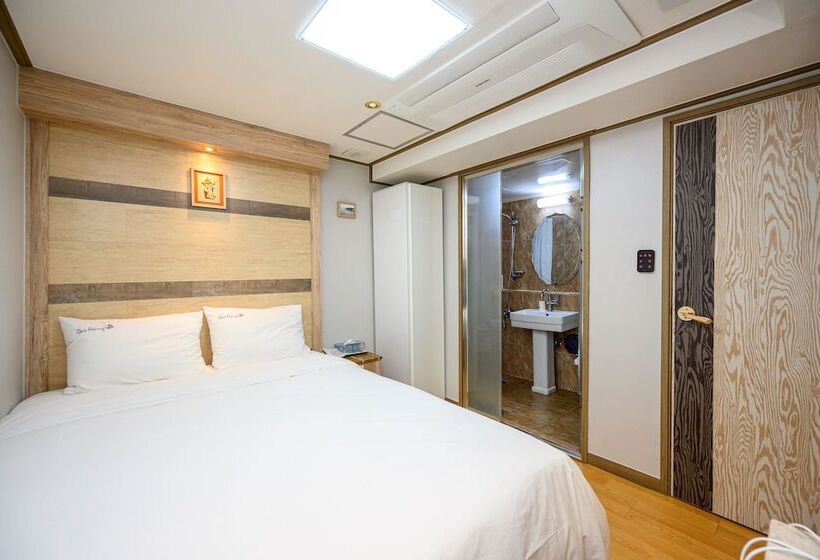 Daeyoung Hotel Myeongdong