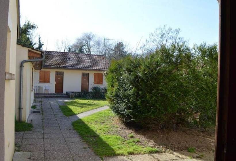 Отель A La Vielle Halle