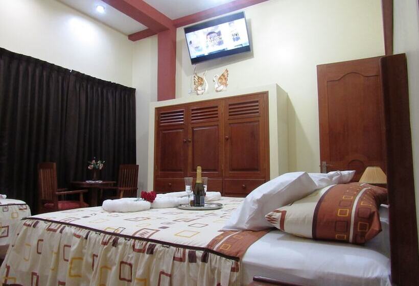 هتل Alojamiento El Cardenal