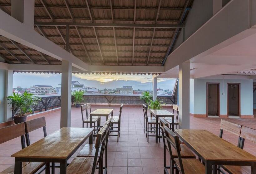 ホテル Emily And Nana Lodge