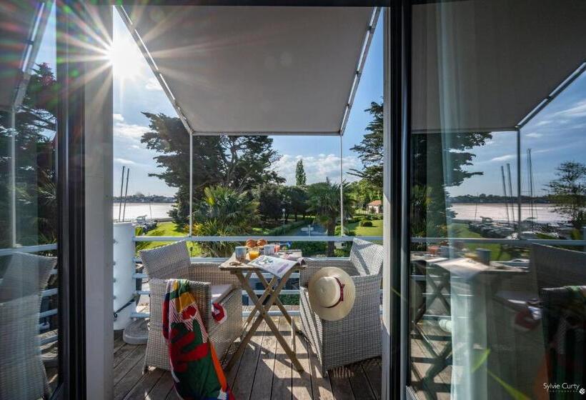 Отель La Roseraie