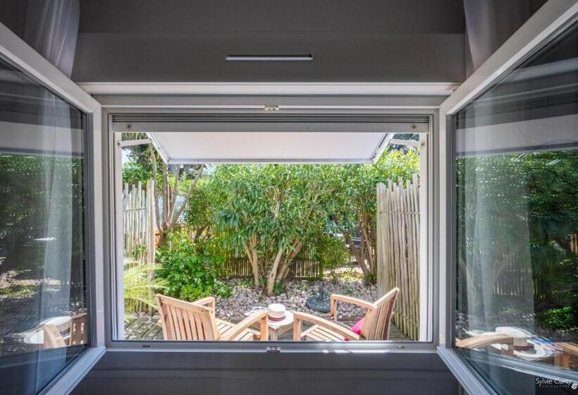 Отель La Roseraie