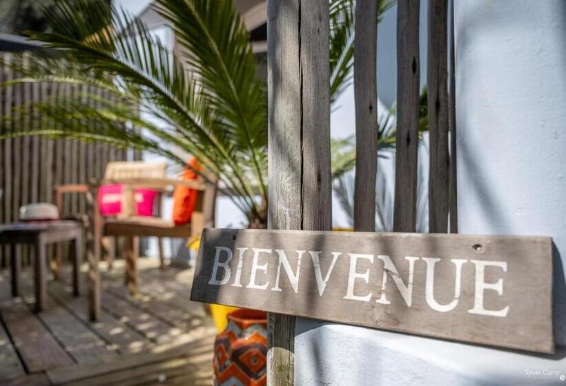 ホテル La Roseraie