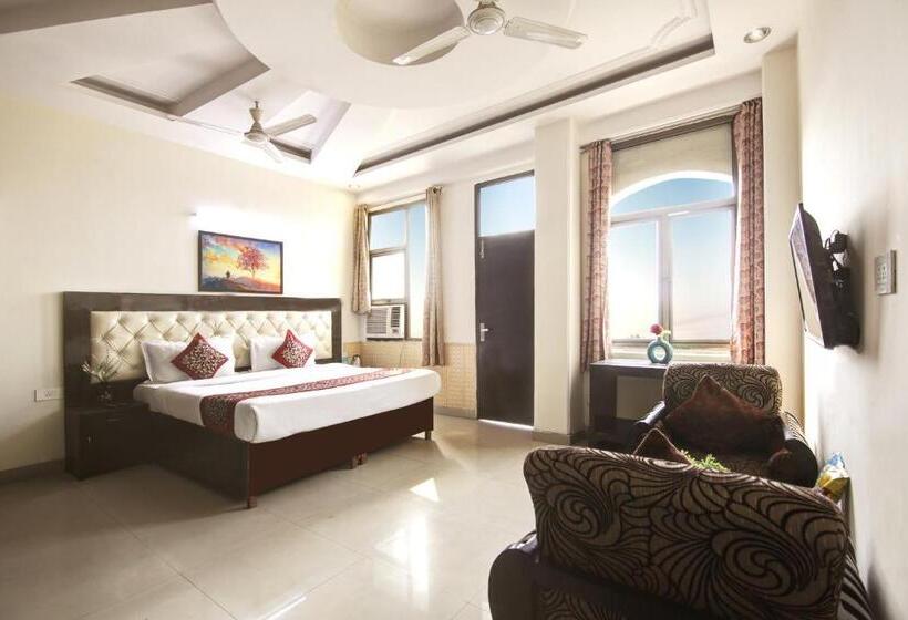 Отель Mint City Center Suites