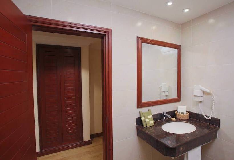 فندق Sarova Woodlands