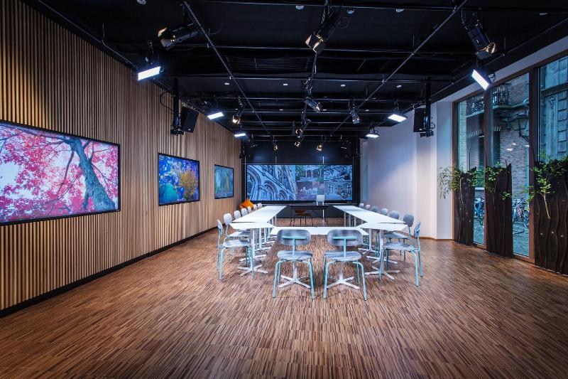 ホテル The Fourth  Tafelrond