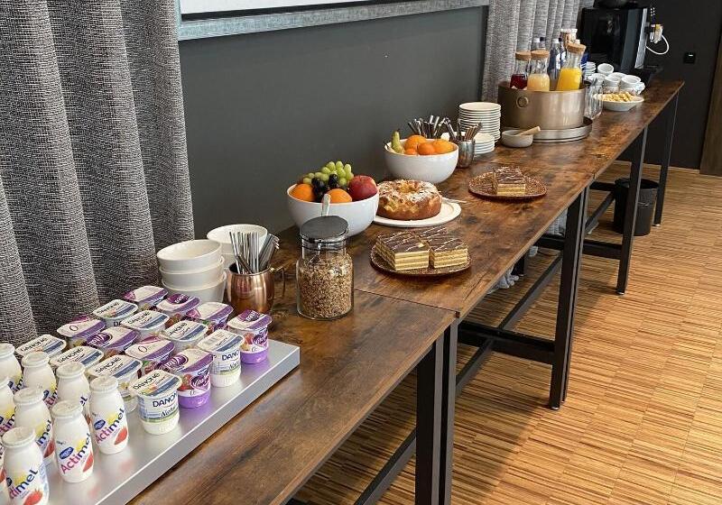 ホテル The Fourth  Tafelrond