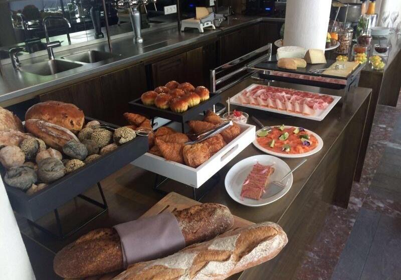 ホテル The Fourth  Tafelrond