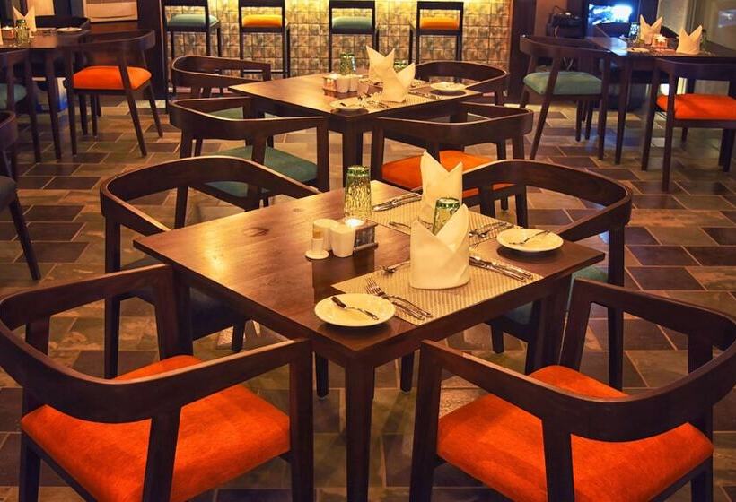 فندق Triple O Six