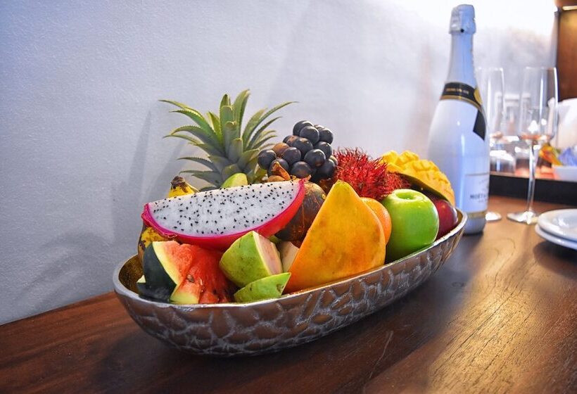 فندق Triple O Six