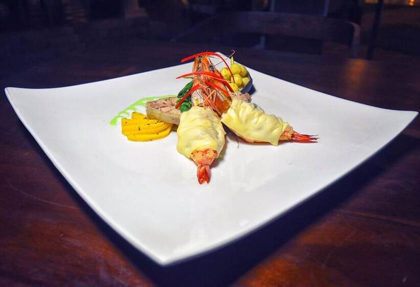 فندق Triple O Six