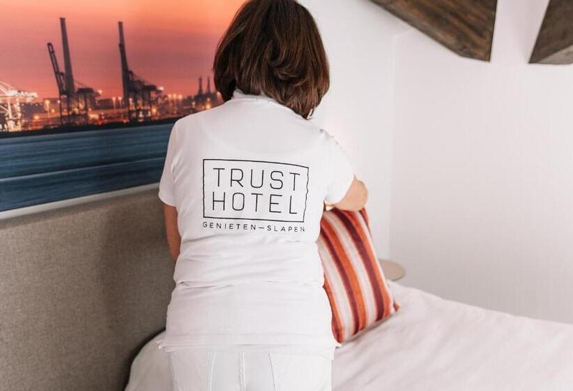 Отель Trust