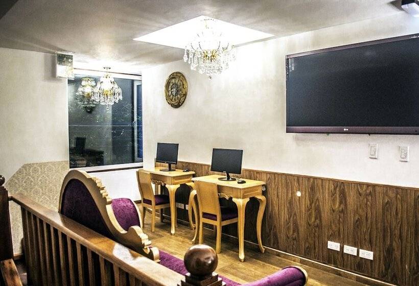 ホテル Von Astorian