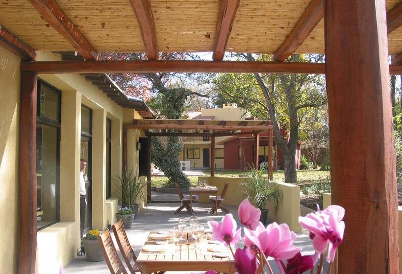 هتل Postales Green Aparts   Chacras De Coria