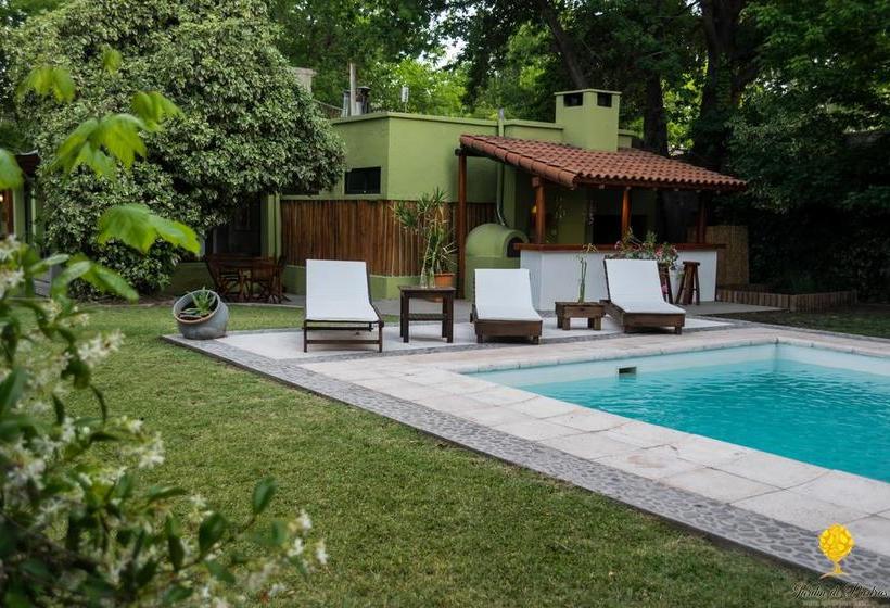 هتل Postales Green Aparts   Chacras De Coria