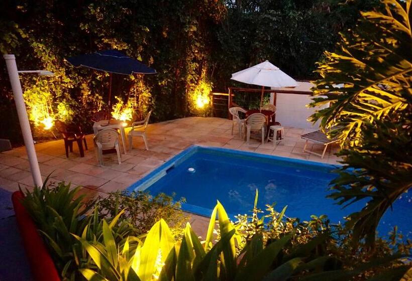 Novos Baianos Hostel E Pousada