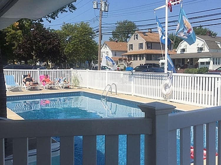 Pelican Point Motel