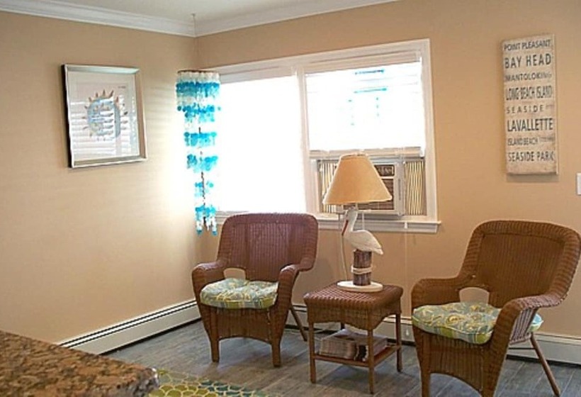 Pelican Point Motel