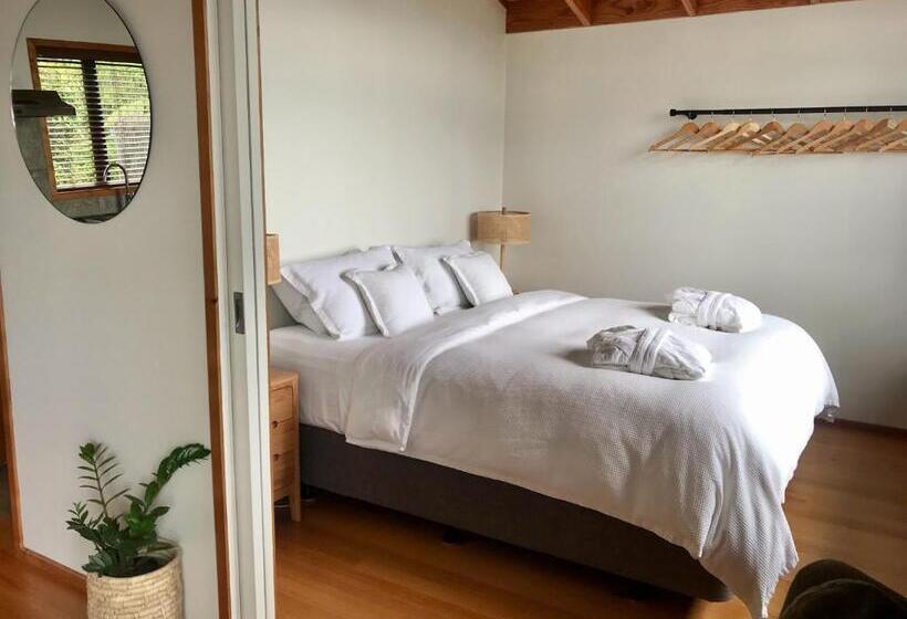 리조트 Adrift In Golden Bay Absolute Beachfront Villas