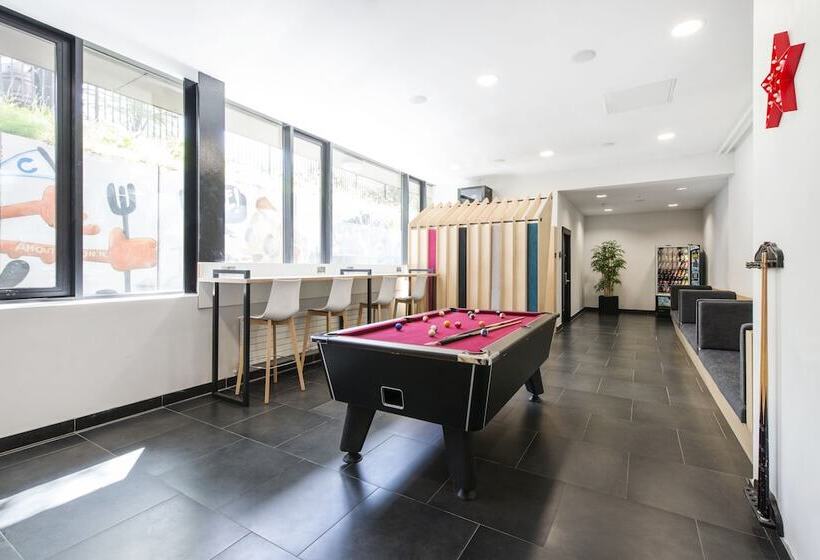 הוסטל Yugo Explore   Broadstone Hall