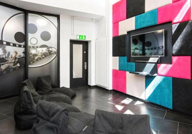 הוסטל Yugo Explore   Broadstone Hall