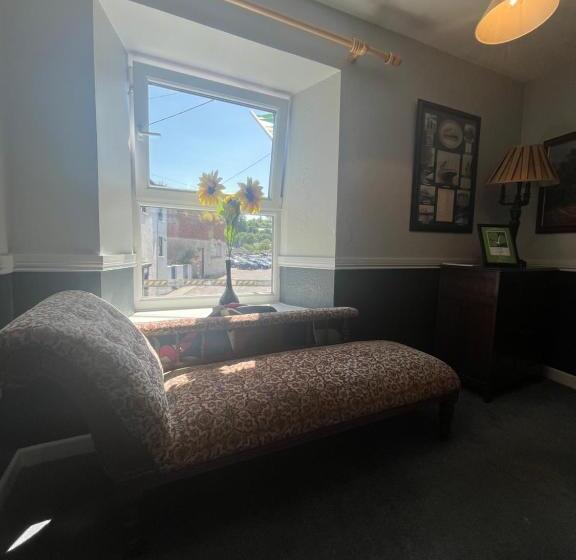 Annie May S Bar, B&b