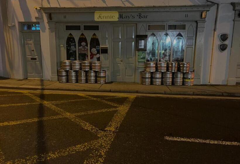 Annie May S Bar, B&b