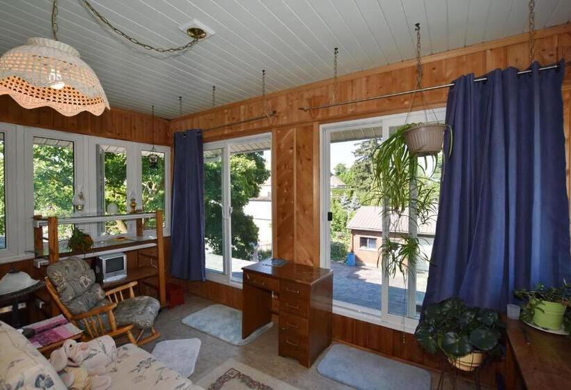 مبيت وإفطار 10th Avenue Guest House & Suites