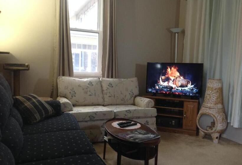 مبيت وإفطار 10th Avenue Guest House & Suites