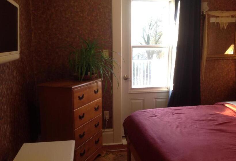 مبيت وإفطار 10th Avenue Guest House & Suites