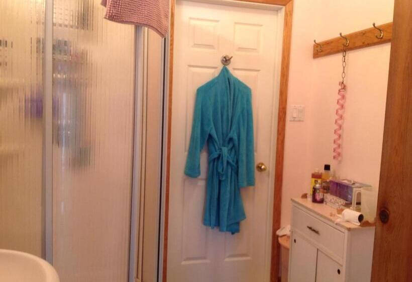 مبيت وإفطار 10th Avenue Guest House & Suites