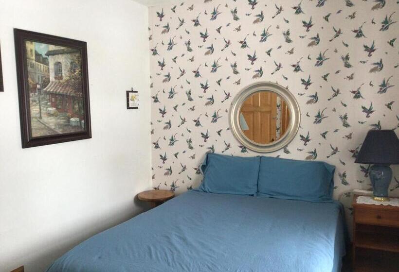 مبيت وإفطار 10th Avenue Guest House & Suites