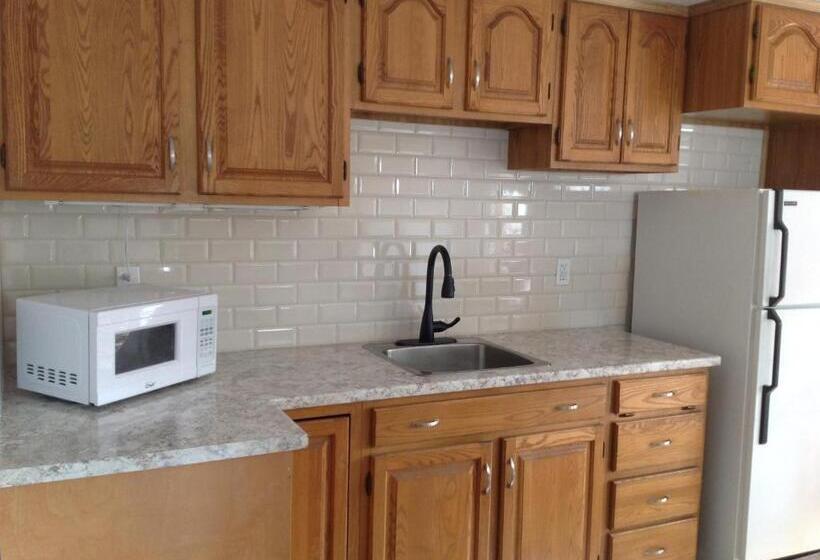 مبيت وإفطار 10th Avenue Guest House & Suites