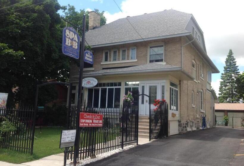 مبيت وإفطار 10th Avenue Guest House & Suites