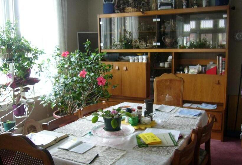 مبيت وإفطار 10th Avenue Guest House & Suites