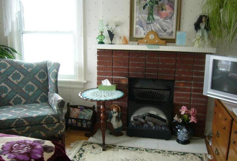 مبيت وإفطار 10th Avenue Guest House & Suites