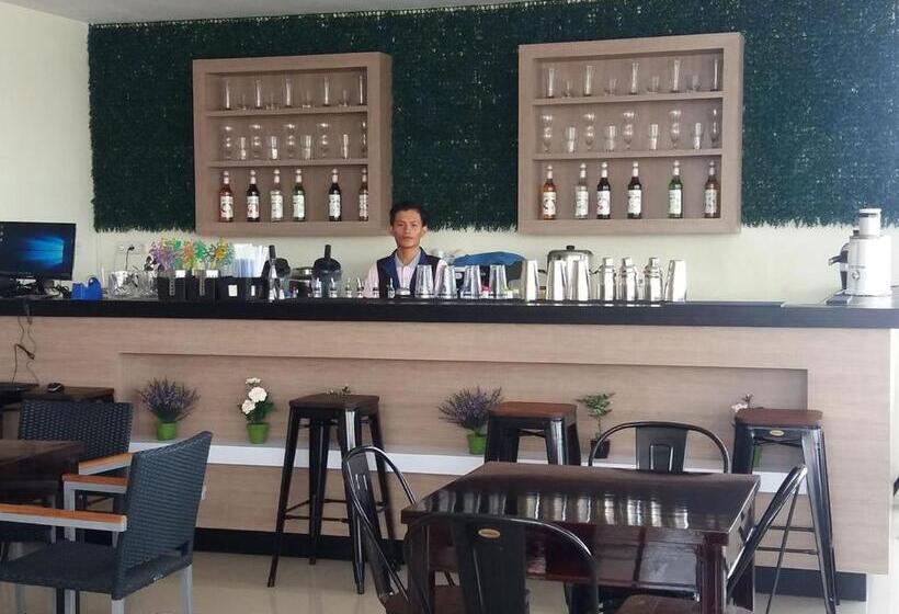 ベッドアンドブレックファースト Avon's Residence