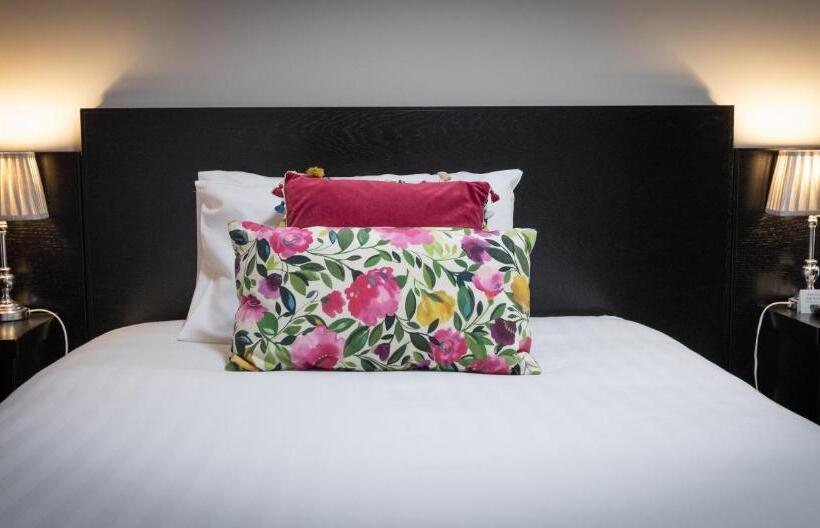 민박 Behan's Horseshoe Bar & Restaurant