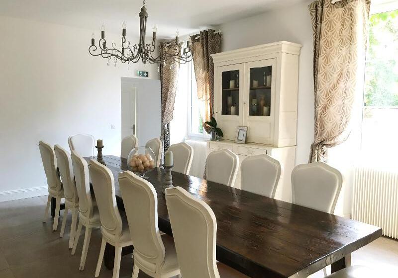 مبيت وإفطار Chateau Des Ayes   Chambres & Suites