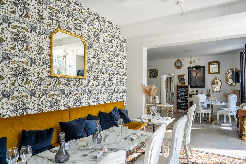 مبيت وإفطار Chateau Des Ayes   Chambres & Suites