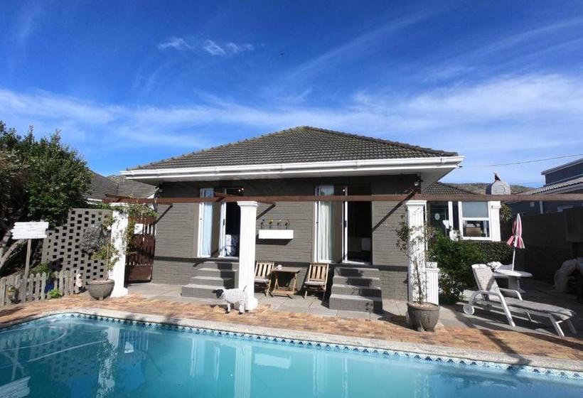 مبيت وإفطار Leo's Den