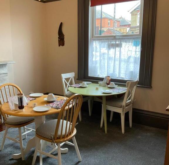 ベッドアンドブレックファースト Number 29  Only Adults