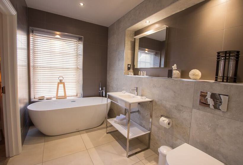 تختخواب و صبحانه The Peacock At Barlow