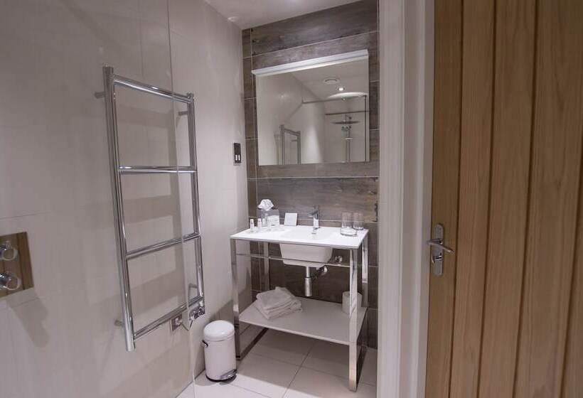 تختخواب و صبحانه The Peacock At Barlow