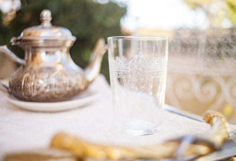 تختخواب و صبحانه Villa Pomme D'or