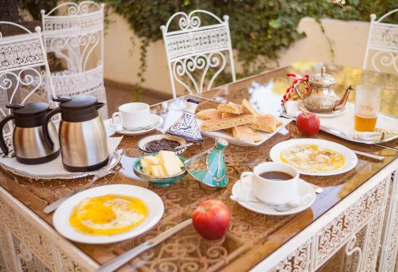 تختخواب و صبحانه Villa Pomme D'or