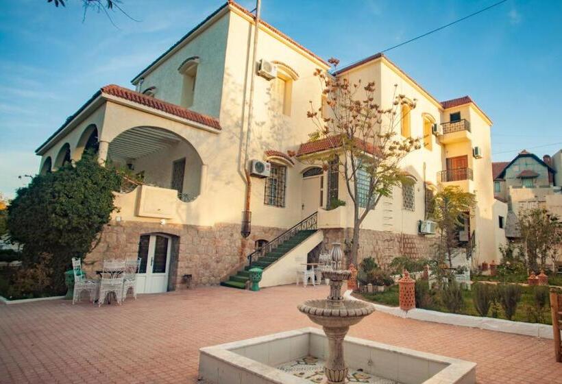 تختخواب و صبحانه Villa Pomme D'or