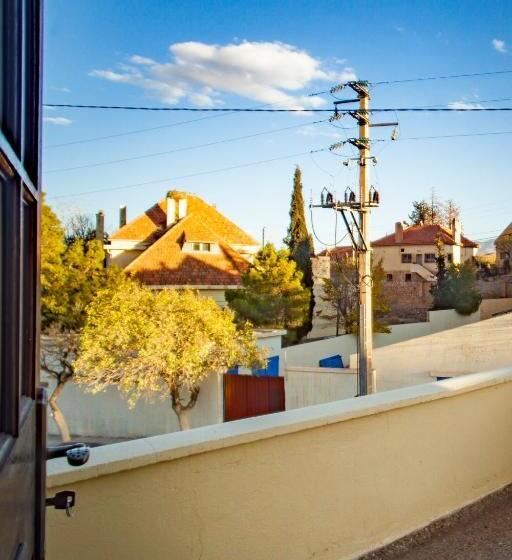 تختخواب و صبحانه Villa Pomme D'or